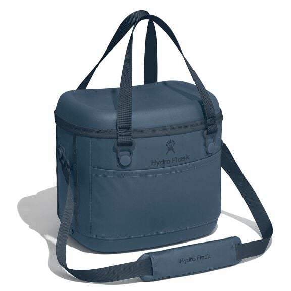 carryouttm-soft-cooler-15-l-c6 12pco384-carryout-cooler-15l-harbor-blue-angled_1.jpg