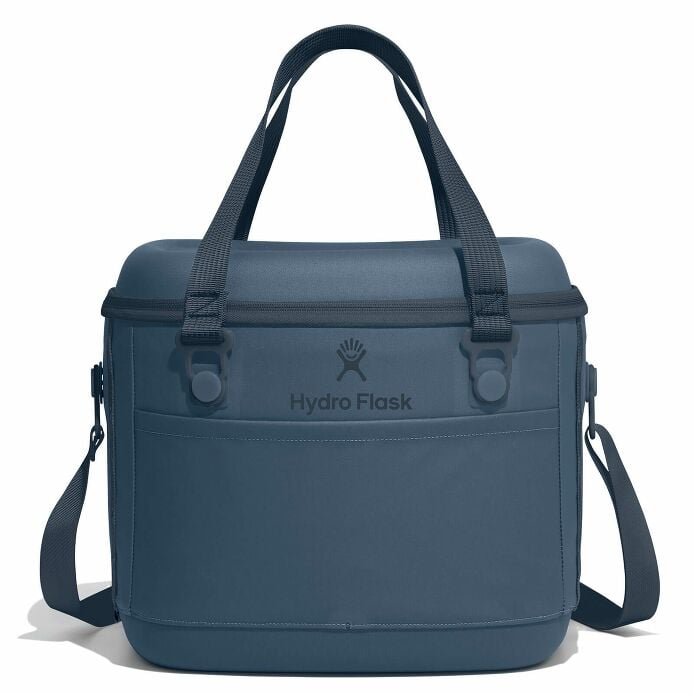 carryouttm-soft-cooler-15-l-c6 12pco384-carryout-cooler-15l-harbor-blue-straight_1.jpg