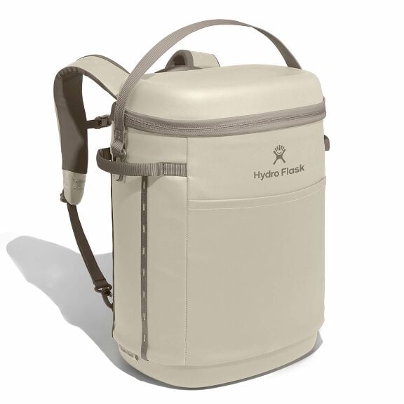 carryouttm-backpack-22-l-c5 18pco114-carryout-backpack-22l-oat-angled_1.jpg