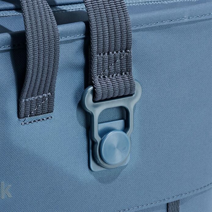carryouttm-soft-cooler-tote-30-l-d0 250815_hydro_cooler_details_14838_2_7.jpg
