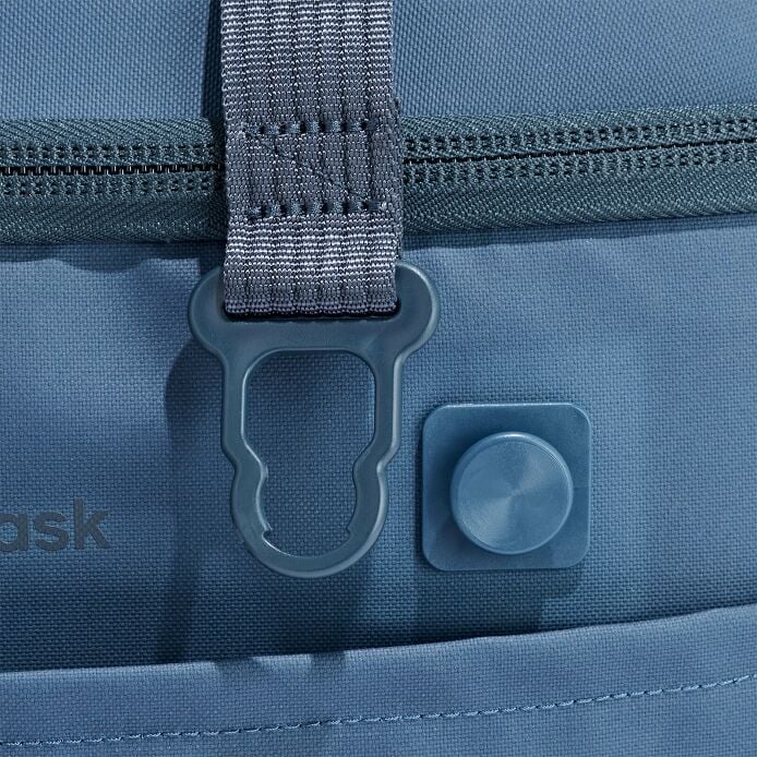 carryouttm-soft-cooler-15-l-c6 250815_hydro_cooler_details_14856_6.jpg