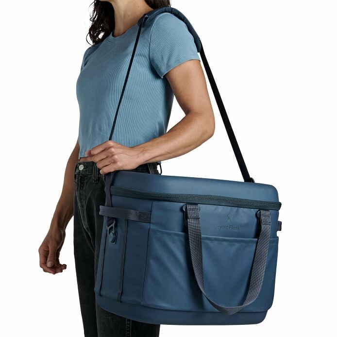 carryouttm-soft-cooler-30-l-f7 250815_hydro_s26_hb_14546_5.jpg