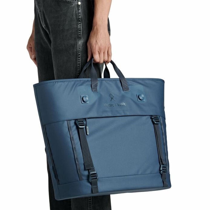 carryouttm-soft-cooler-tote-30-l-d0 250815_hydro_s26_hb_14619_2.jpg