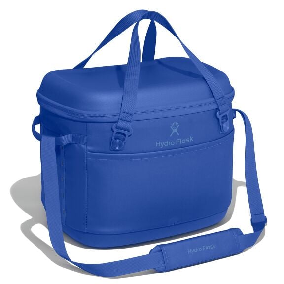 carryouttm-soft-cooler-30-l-f7 cpco382_carryout_cooler_30l_capri_blue_angled_1.jpg