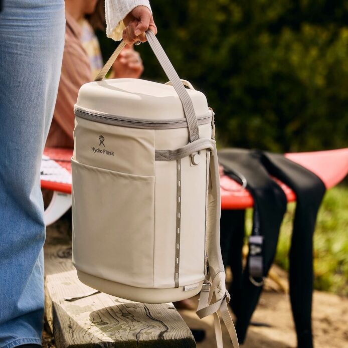 carryouttm-backpack-22-l-c5 hf_carryout_bouwer_d1_l1_torrey_pines_lifestyle_1444_2.jpg
