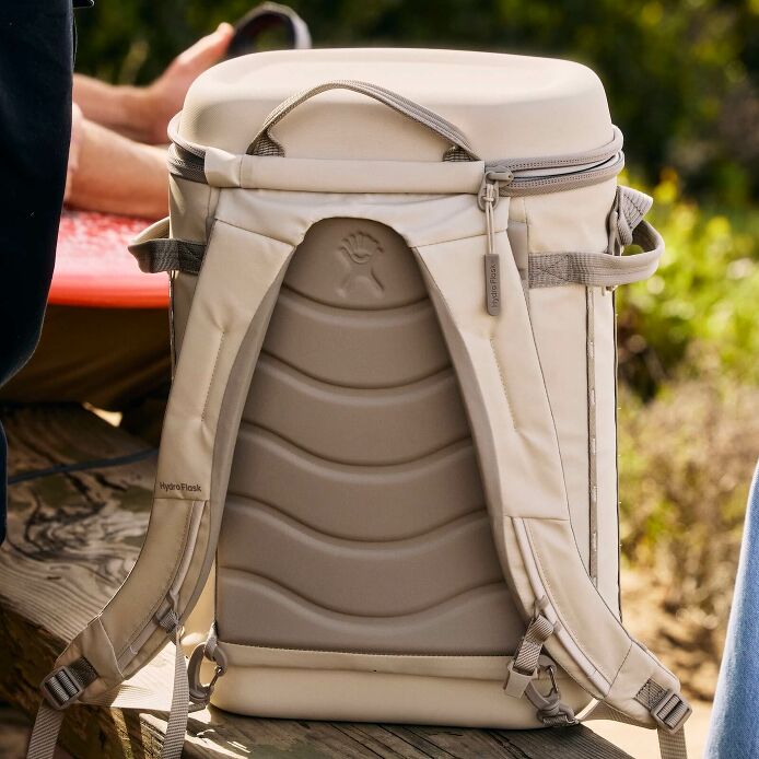 carryouttm-backpack-22-l-c5 hf_carryout_bouwer_d1_l1_torrey_pines_lifestyle_1841_3.jpg
