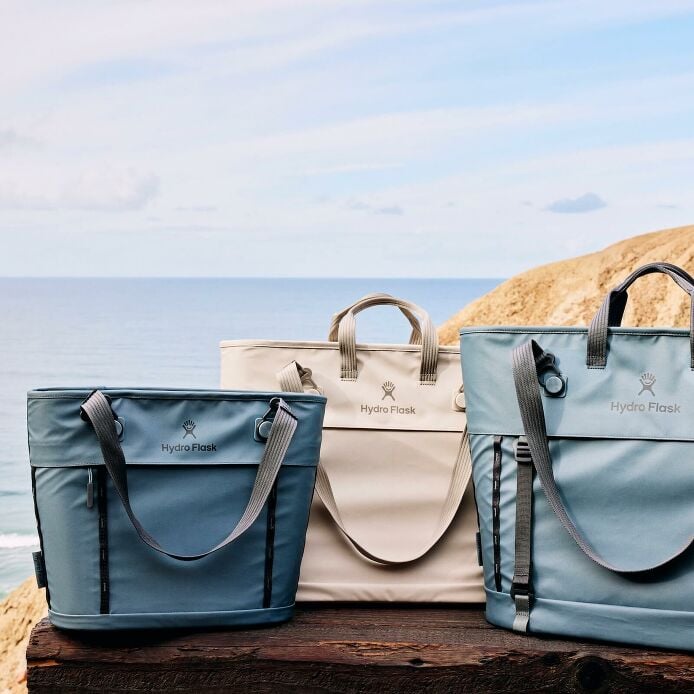 carryouttm-soft-cooler-tote-10-l-y2 hf_carryout_bouwer_d1_l1_torrey_pines_still_life_0055_4.jpg