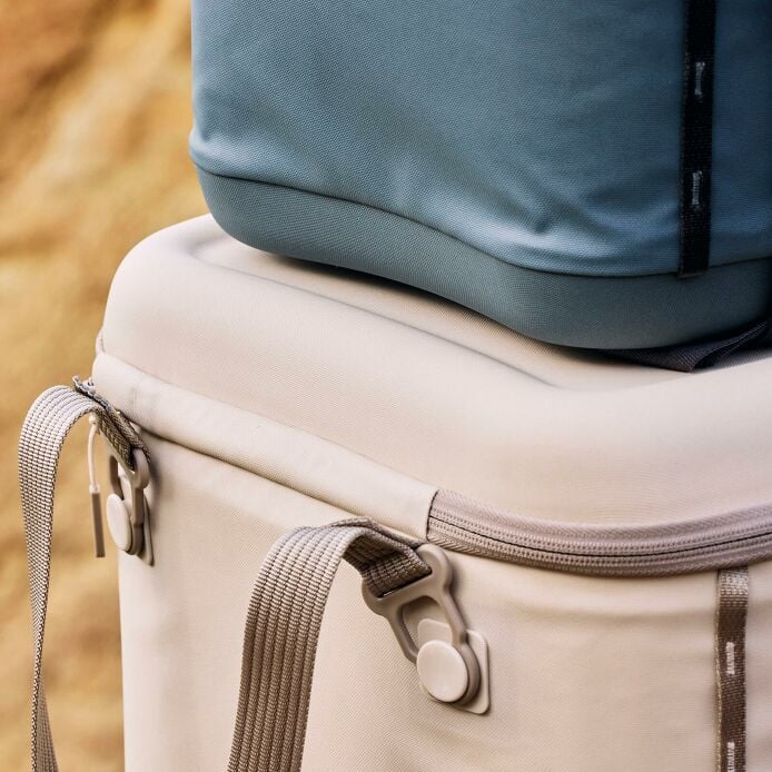 carryouttm-soft-cooler-15-l-c6 hf_carryout_bouwer_d1_l1_torrey_pines_still_life_0381_6.jpg