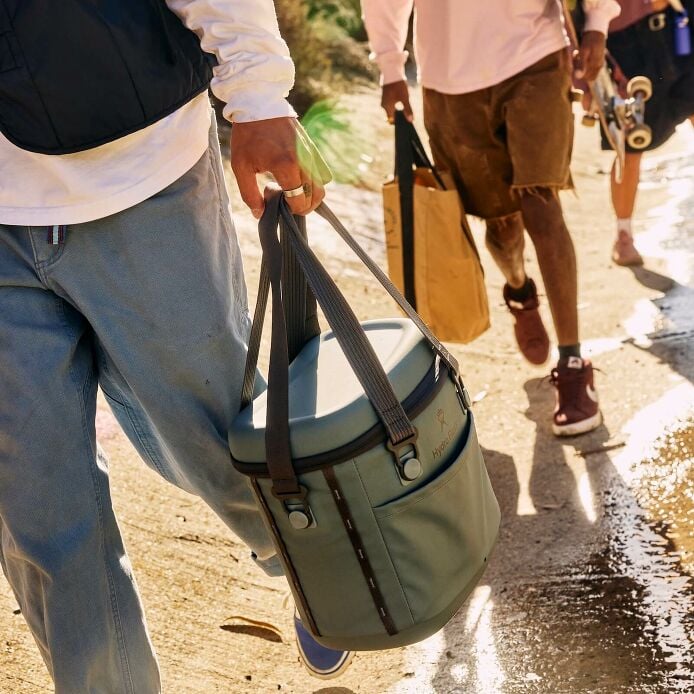 carryouttm-soft-cooler-10-l-o2 hf_carryout_bouwer_d2_l3_skate_ditch_3744_5.jpg