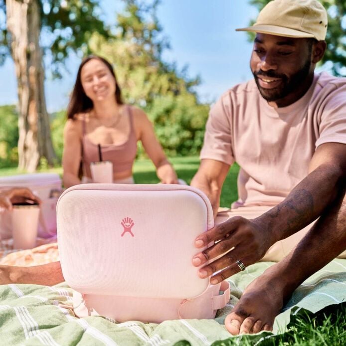 5-l-carry-outtm-lunch-box-c0 hf_s24_trillium_45_1.jpg