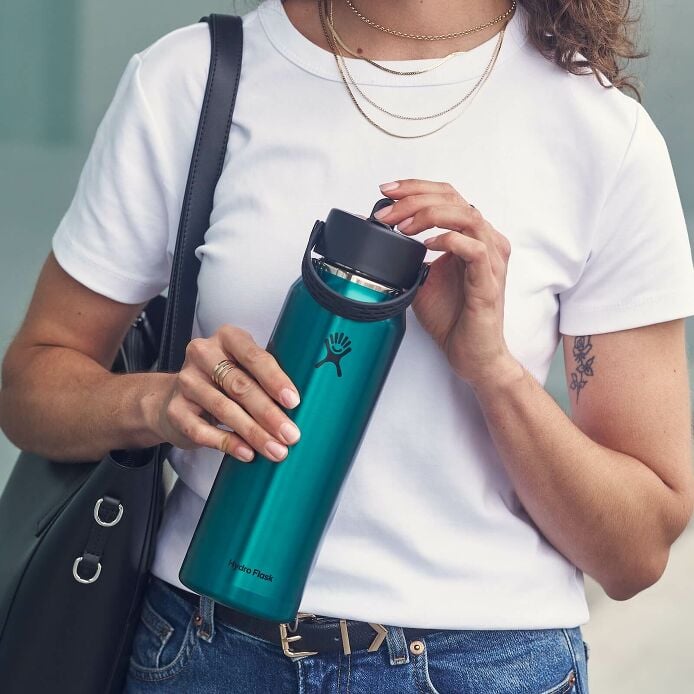 32-oz-lightweight-flex-straw-bottle-g8 hf_s26_lightweight_mcinnis_5167_2_3.jpg
