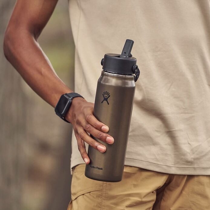 32-oz-lightweight-flex-straw-bottle-g8 hf_s26_lightweight_mcinnis_6345_2_3.jpg