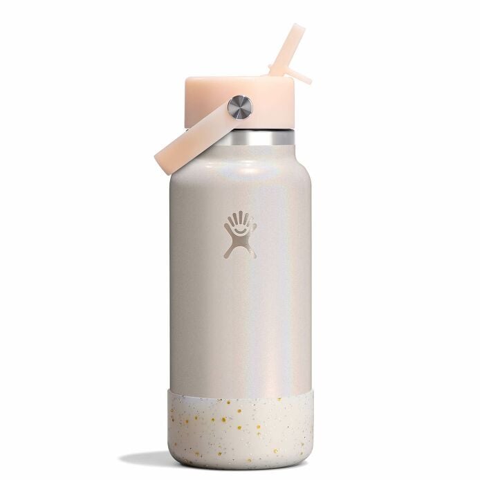 medium-boot-t2 le-f25w32-g-32-oz-wide-flex-straw-cap-glimmer-cream-straight-withboot_1_1_1.jpg