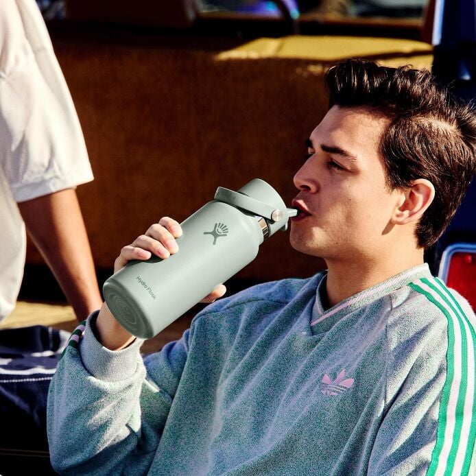 32-oz-wide-mouth-with-flex-straw-cap-d9 s25_tailgating_brouwer_exp-2028-06-01_04-6336_1__5.jpg